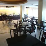 Super 8 By Wyndham Hidalgo At La Plaza Mall & Mcallen Airport 